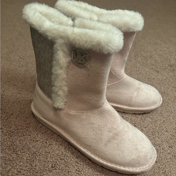 Light pink and sparkly Micheal Kors winter boots - Picture 2 of 4